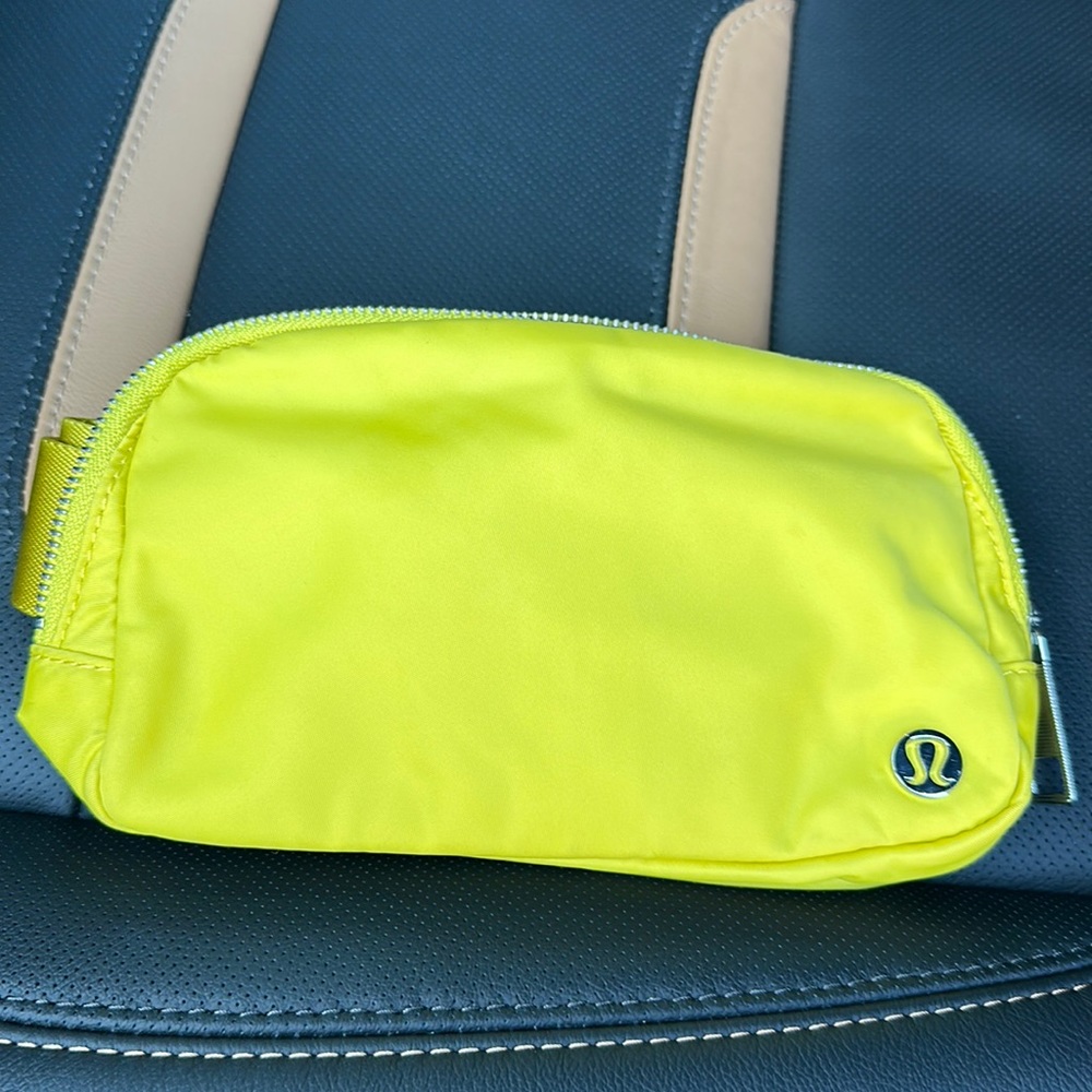 Brand new yellow lululemon Fanny